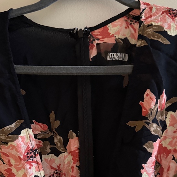 Reformation Floral Wrap Dress size 0-made In USA- 100% viscose - Picture 6 of 10